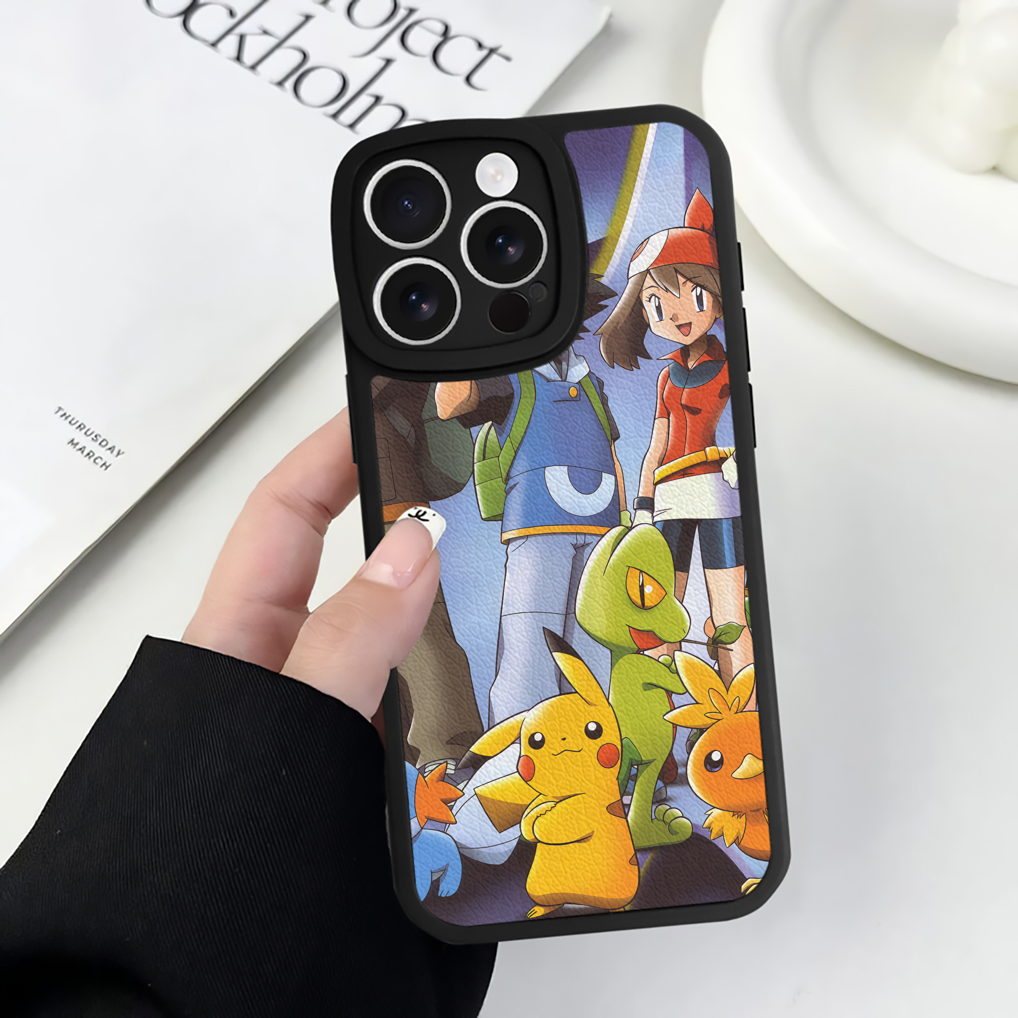 （画像用） ポケットモンスター Pokémon 【iPhone 16シリーズ対応】シリコンスマホケース（レザー調） 材質：シリコン